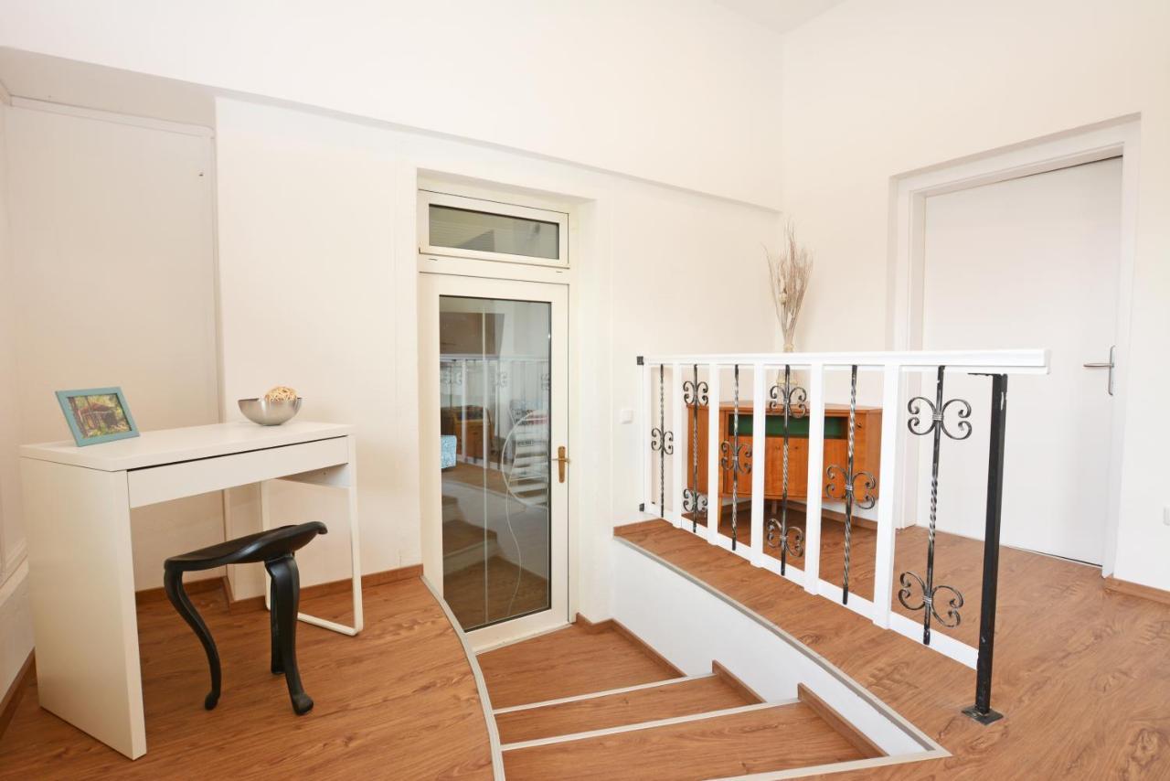 Alpenblick - Modernes Und Grosszuegiges Apartment Villach Exteriör bild